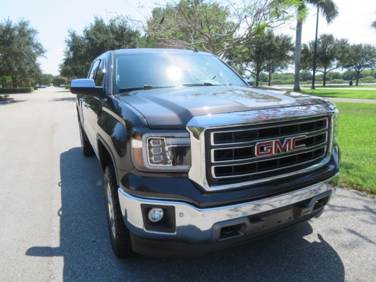 2014 /Black GMC Sierra 1500 SLT Crew Cab 2WD (3GTP1VEC2EG) with an 5.3L V8 OHV 16V engine, 6-Speed Automatic transmission, located at 4301 Oak Circle #19, Boca Raton, FL, 33431, (954) 561-2499, 26.388861, -80.084038 - Photo#6